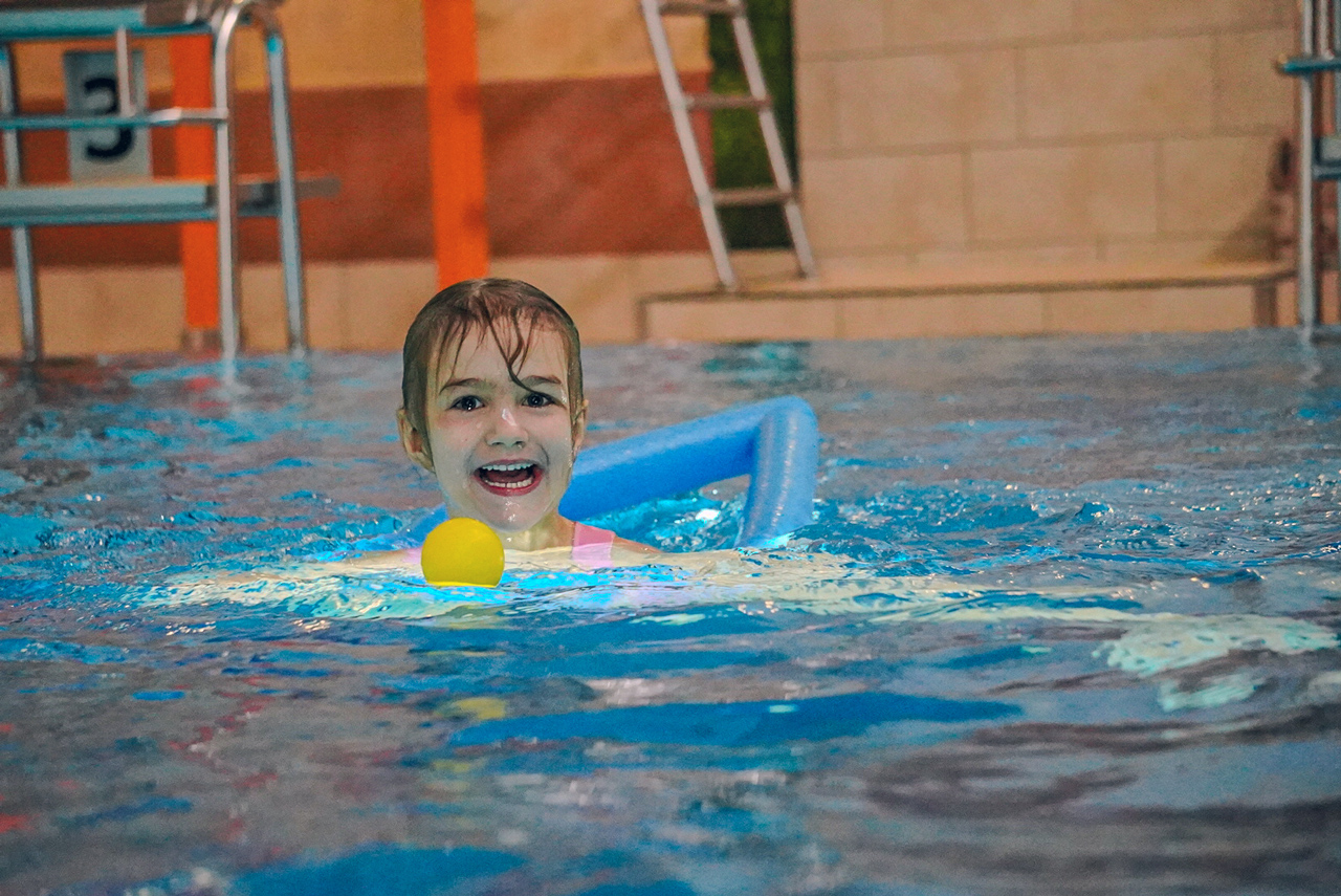 LexiWell Galerie froehliches Kind im Wasser